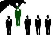 医学专业毕业，穿上军装会开启怎样的传奇人生？