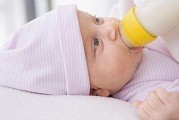 母乳与奶粉混合喂养科学指导下的正确方法