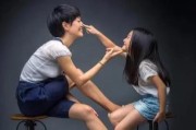 薇娅和女儿合照