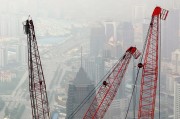 “上海游泳专业学校，谁将在这里创造新的世界纪录？”