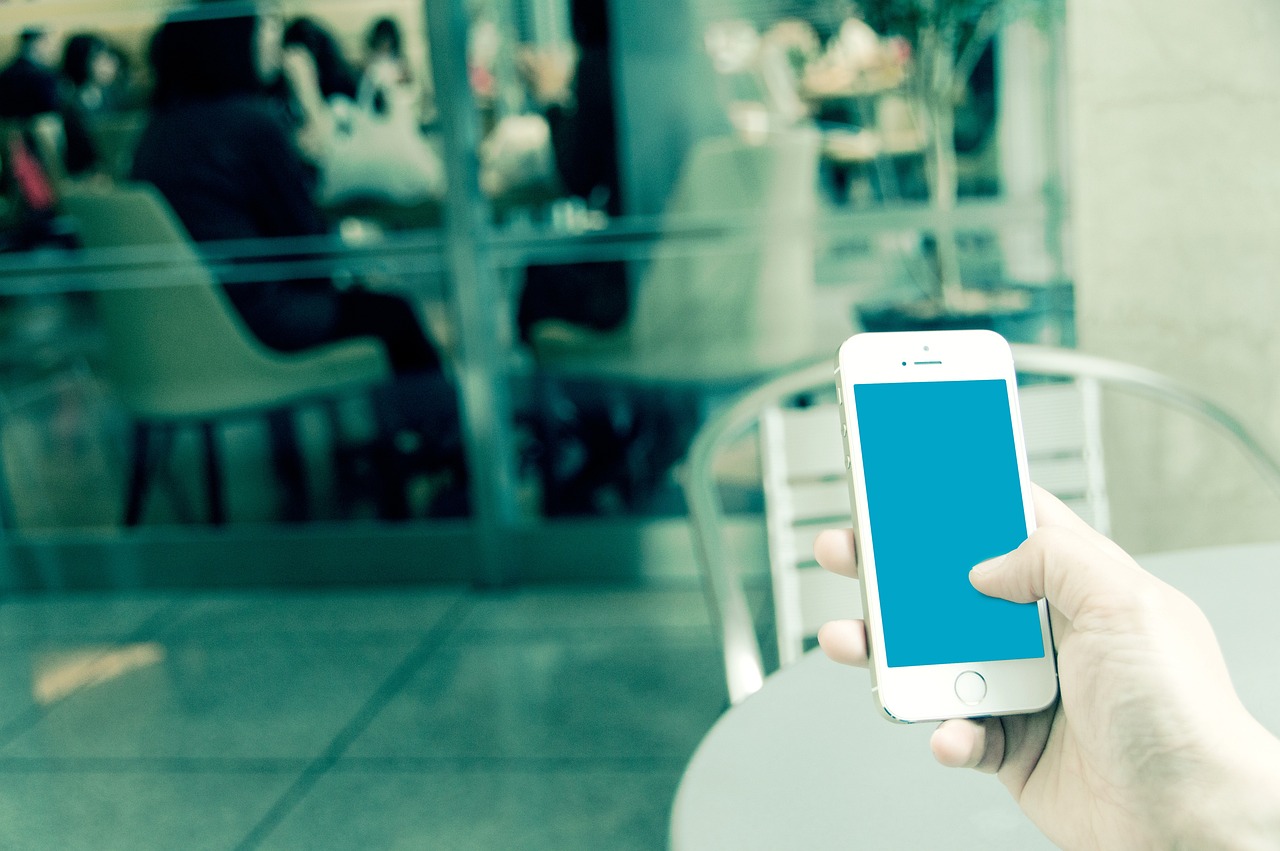 “你的手机导航，还只是地图上的旅行者吗？🌍📱”