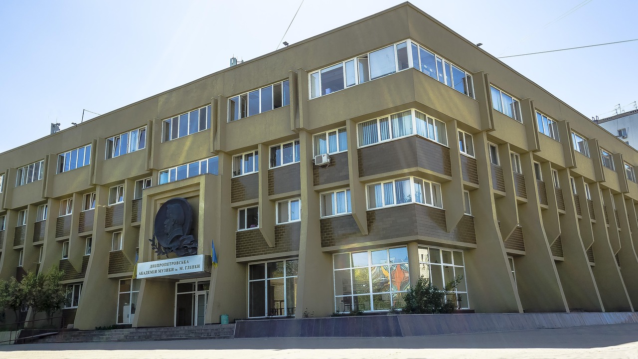 地质专业研究生，本科XX大学，热爱地质，期待在复试中展现自我。