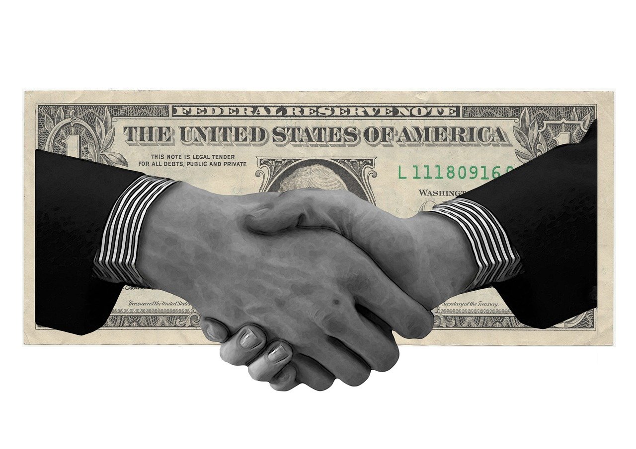 中公考研价格偏高，性价比需考量。