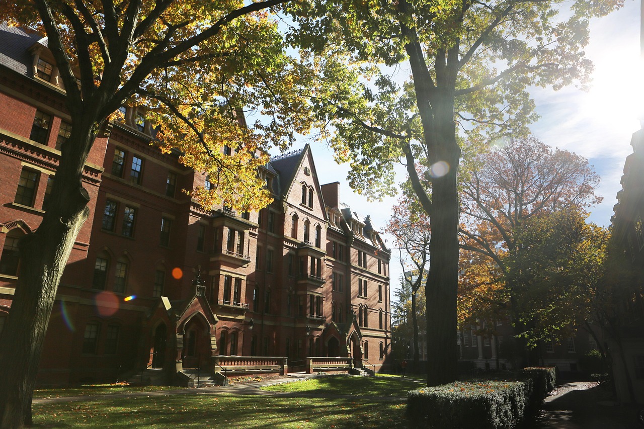 河南工科类大学：郑州大学、河南工业大学等