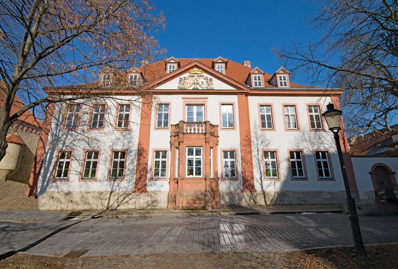 历史类：中央财经大学，百年名校，历史底蕴深厚，哪所财经类院校同样享有盛誉？