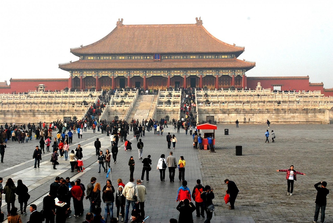 历史类：华北电力大学，历史悠久，哪所电力大学传承更久远？  物理类：清华大学，物理学科强势，电力大学中哪所物理实力最强？