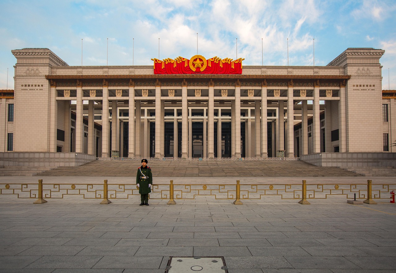 历史类：华北电力大学，历史悠久，哪所电力大学传承更久远？  物理类：清华大学，物理学科强势，电力大学中哪所物理实力最强？
