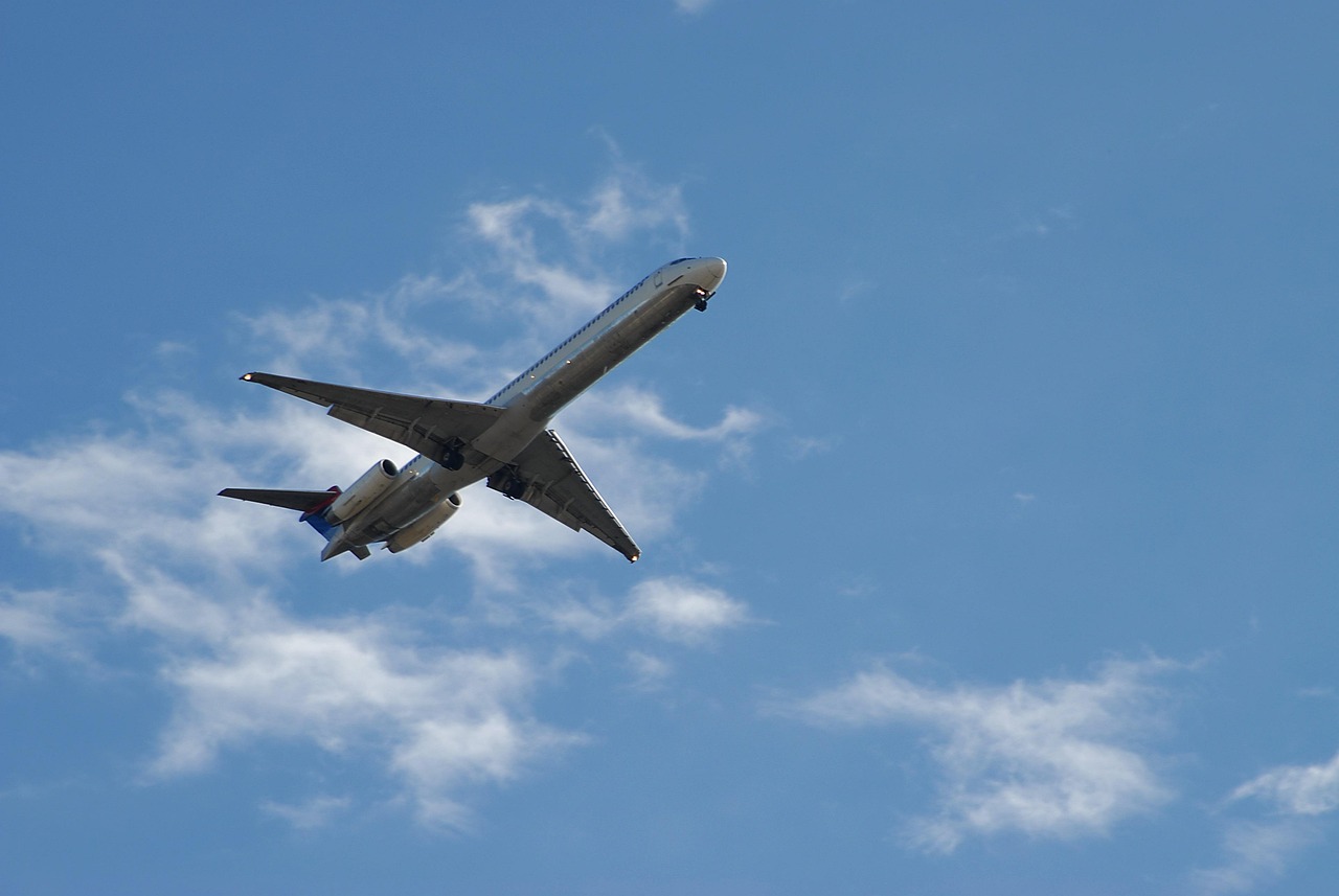 航空管制，揭秘空中交通的“大脑”究竟如何指挥？