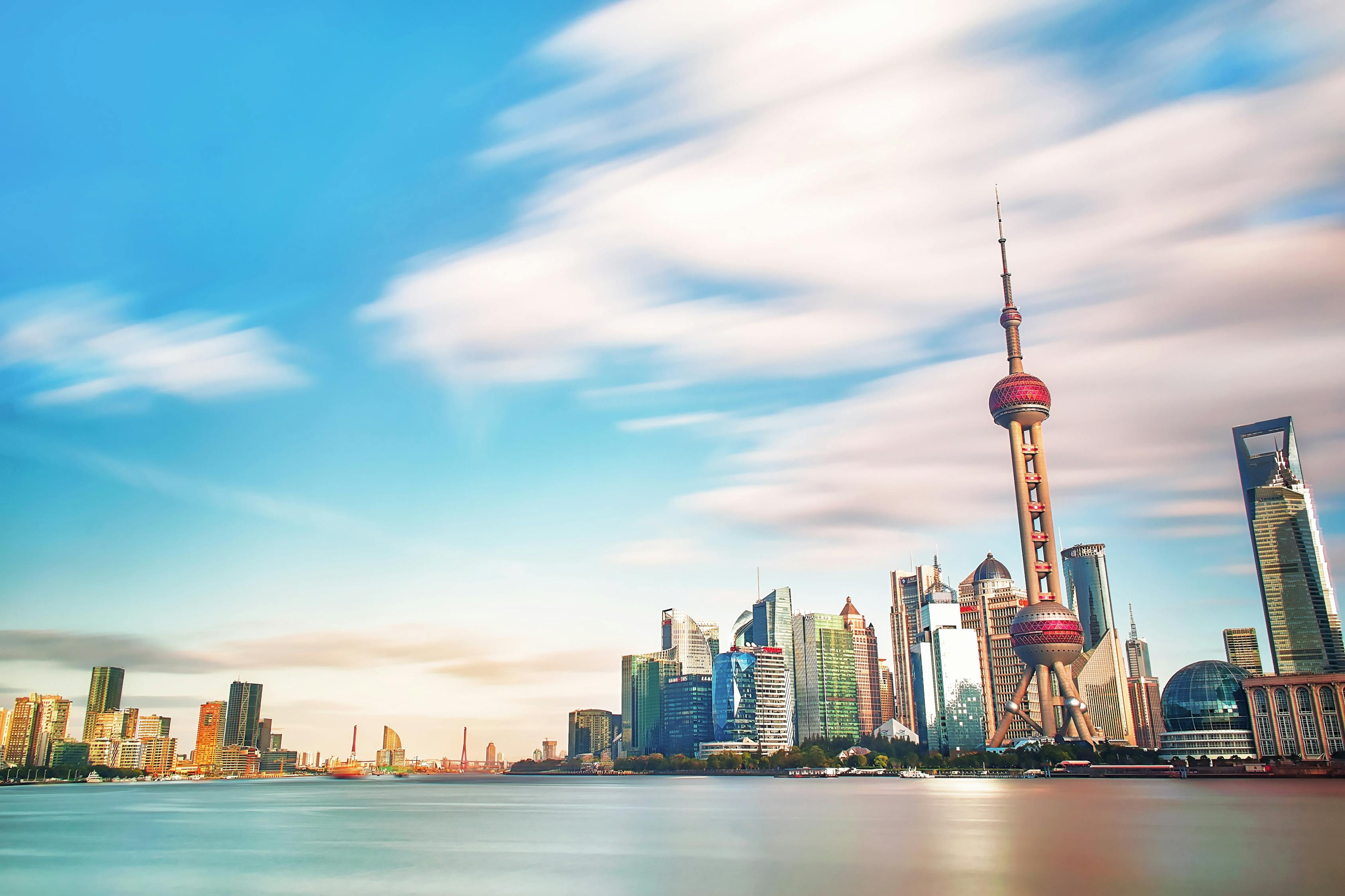 “电梯，这座现代都市的‘空中楼阁’，究竟隐藏着怎样的奥秘？”