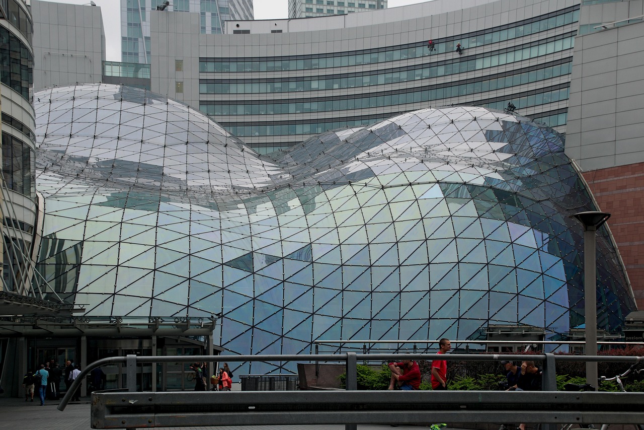 “中央空调，为何成为现代建筑的‘呼吸之肺’？”