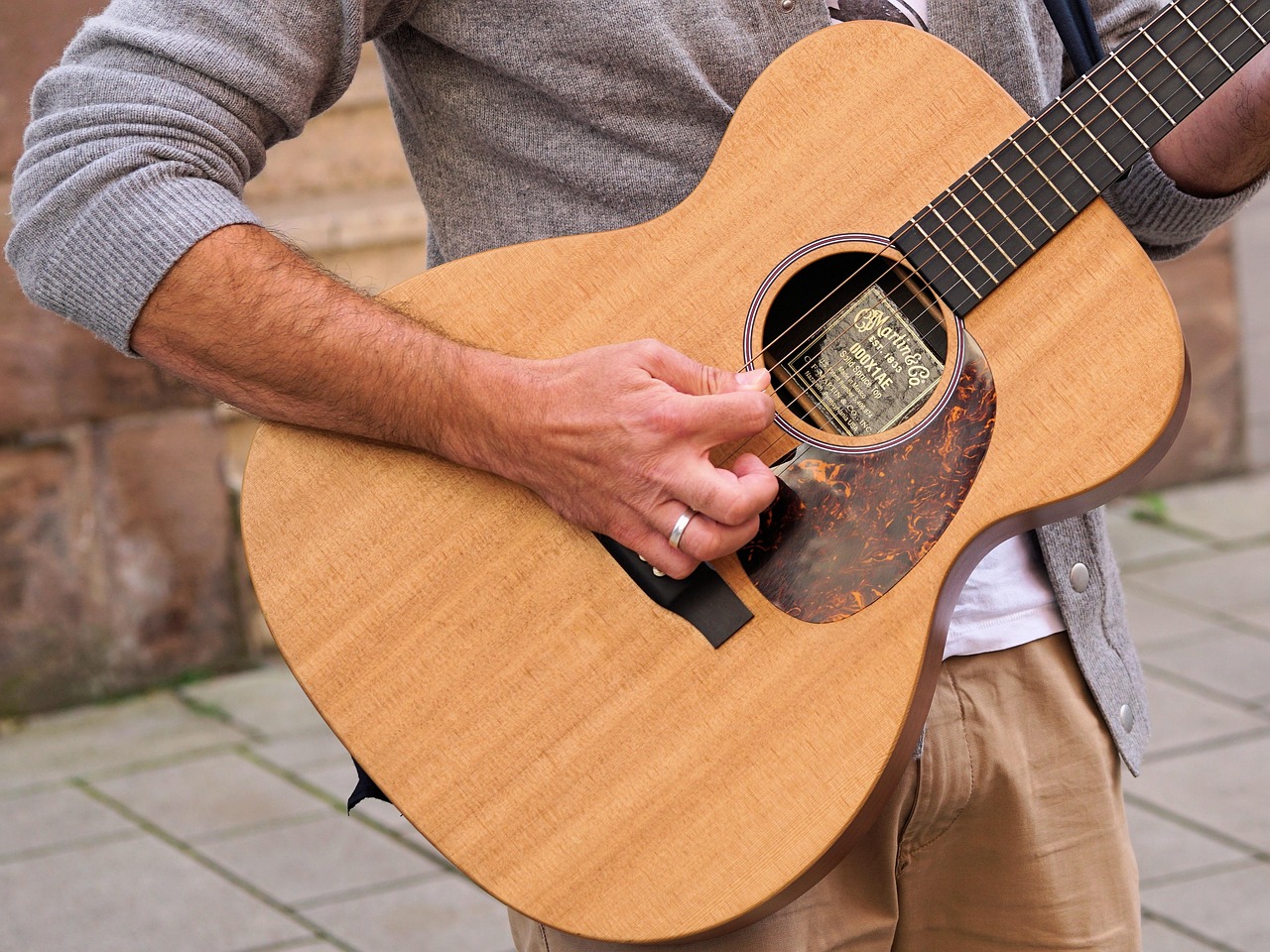 你还在用普通吉他吗？试试guitar tuna专业版，开启你的音乐新境界！