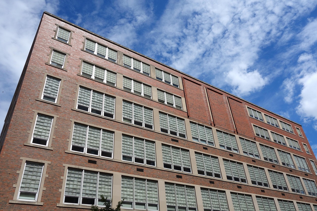 2025年柳州公办专科大学名单揭晓，你心仪的学校录取分数线是多少？