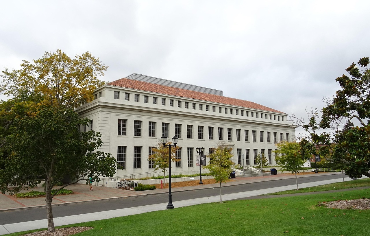 湖南本科线边缘，哪所公办大学低分也能入读？