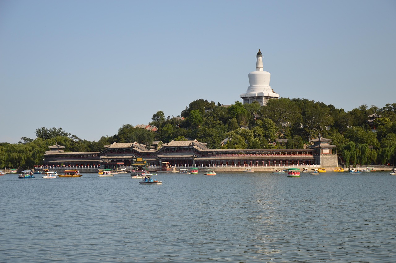 南京体育学院与洛阳师范学院，谁才是体育教育的佼佼者？一较高下，谁更胜一筹？