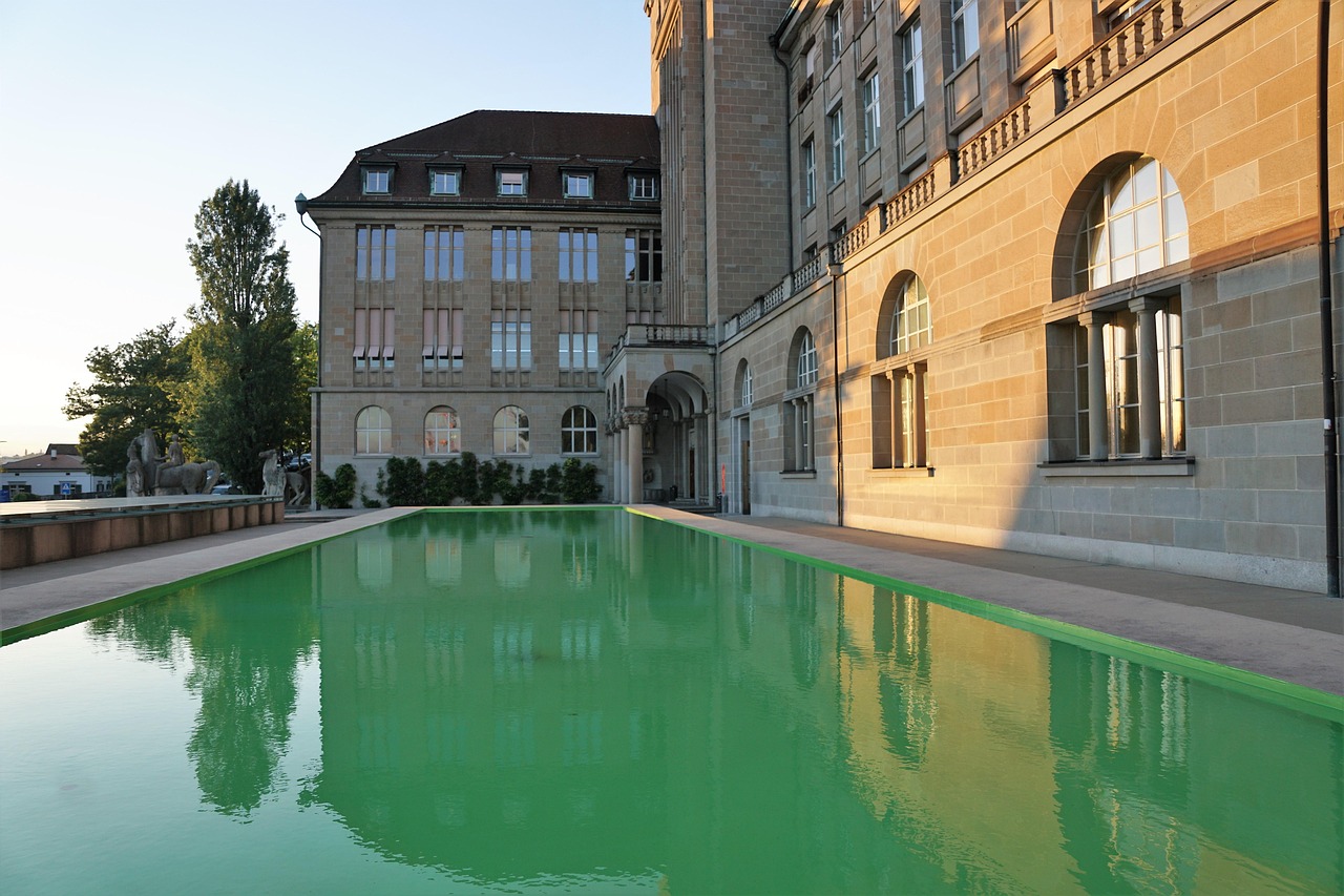 上海财经大学研究生院，金融精英的摇篮