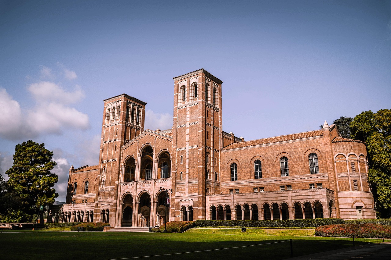 在兰州大学读文科，是开启文化之旅还是错过学术高峰？