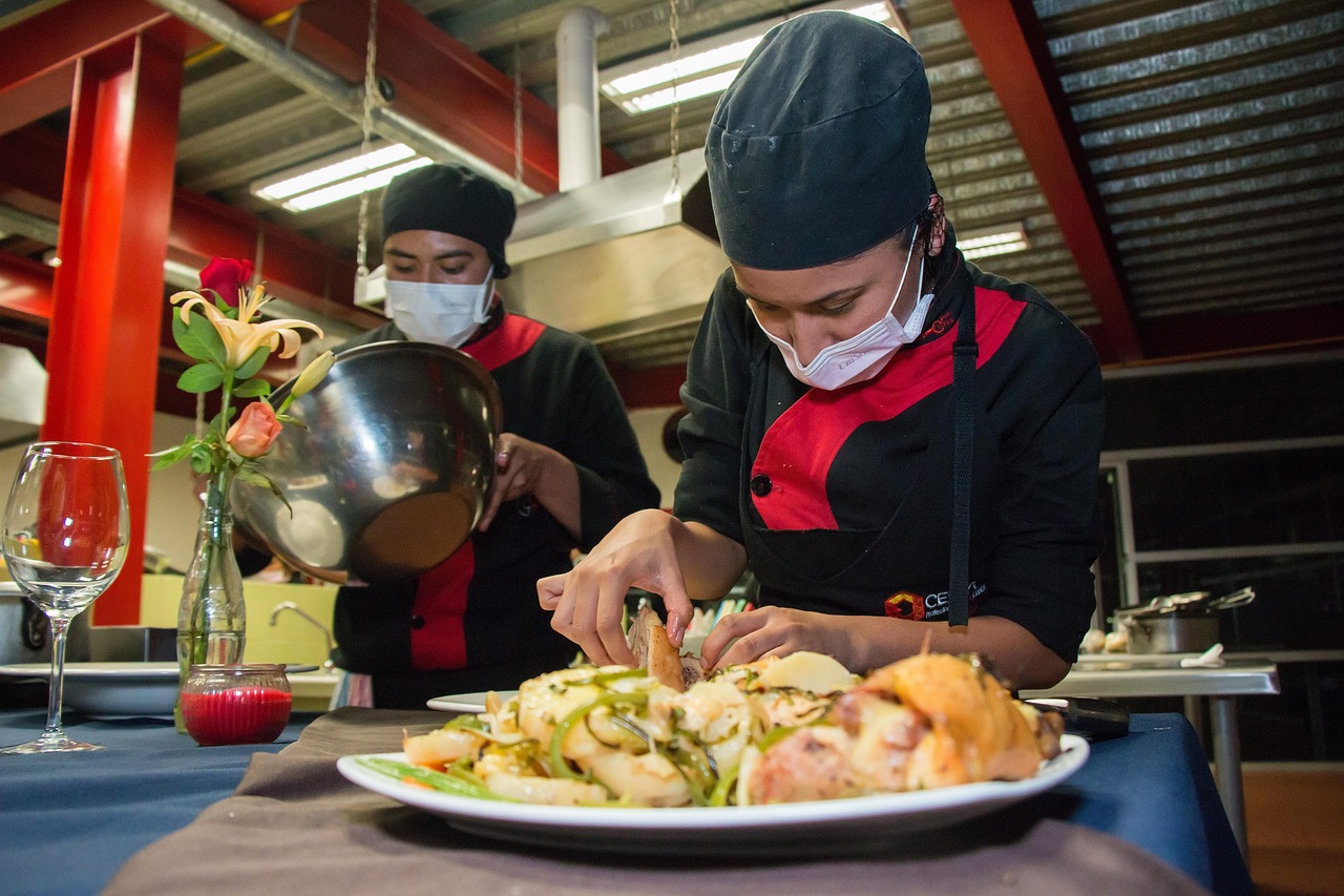 大学食堂档口，月入几何？揭秘校园美食经济！