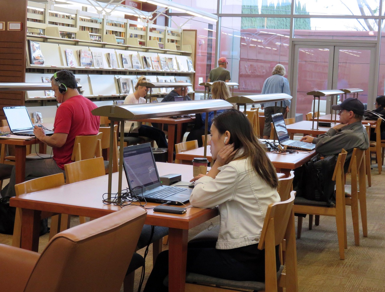 华中师范大学与北京邮电大学，谁才是真正的学术霸主？一较高下，谁更胜一筹？