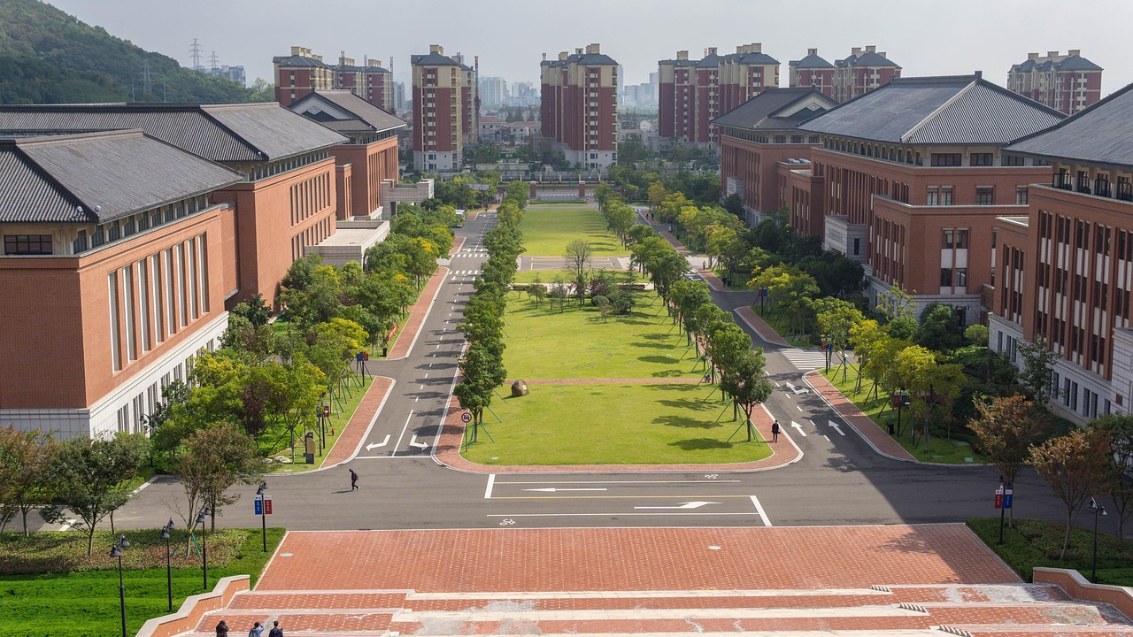读完大学，你难道不想再读卫校，开启护理人生的新篇章吗？